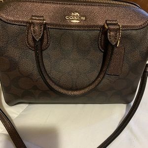 COACH. No signs of wear crossbody strap not a mini. 💜